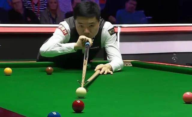 丁俊晖在比赛中受伤退赛，塔图姆主帅表示担忧的简单介绍-开云app