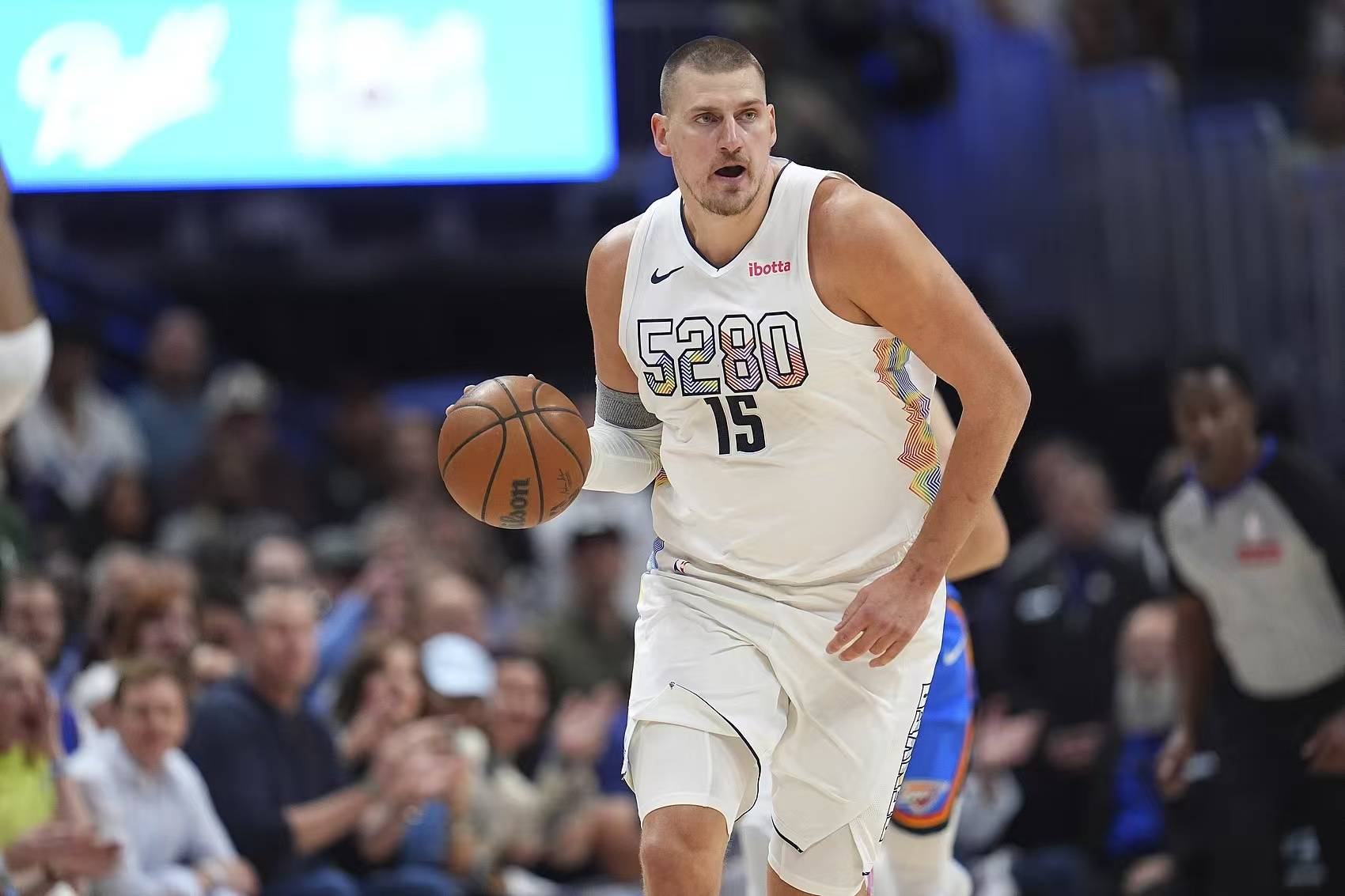 F1车队技术犯规送分，约基奇主帅怒摔战术板！-开云